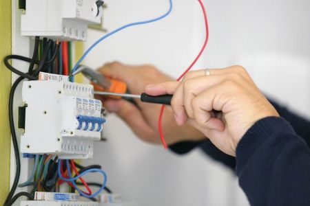 Elektriklə bağlı hər xidmət