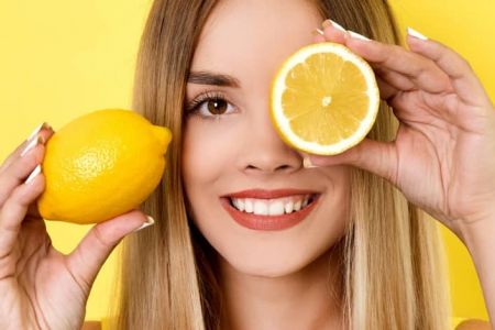 Limonla saç rəngini açmağın 5 üsulu