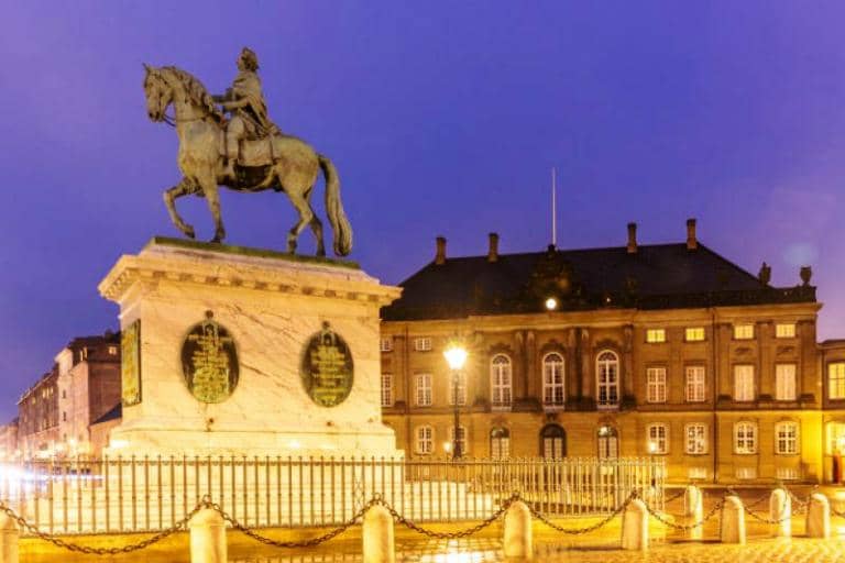 Amalienborg sarayı