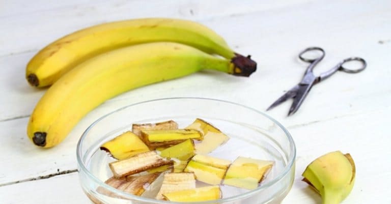 Banan qabığı ilə dişlərin ağardılması