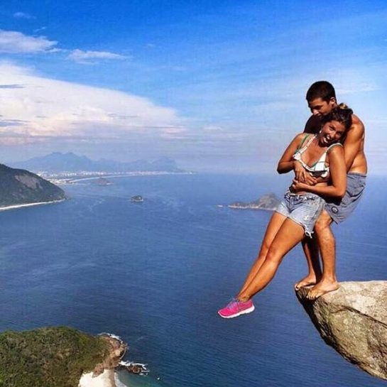 Cabo da Rocada selfi çəkərkən yıxıldı