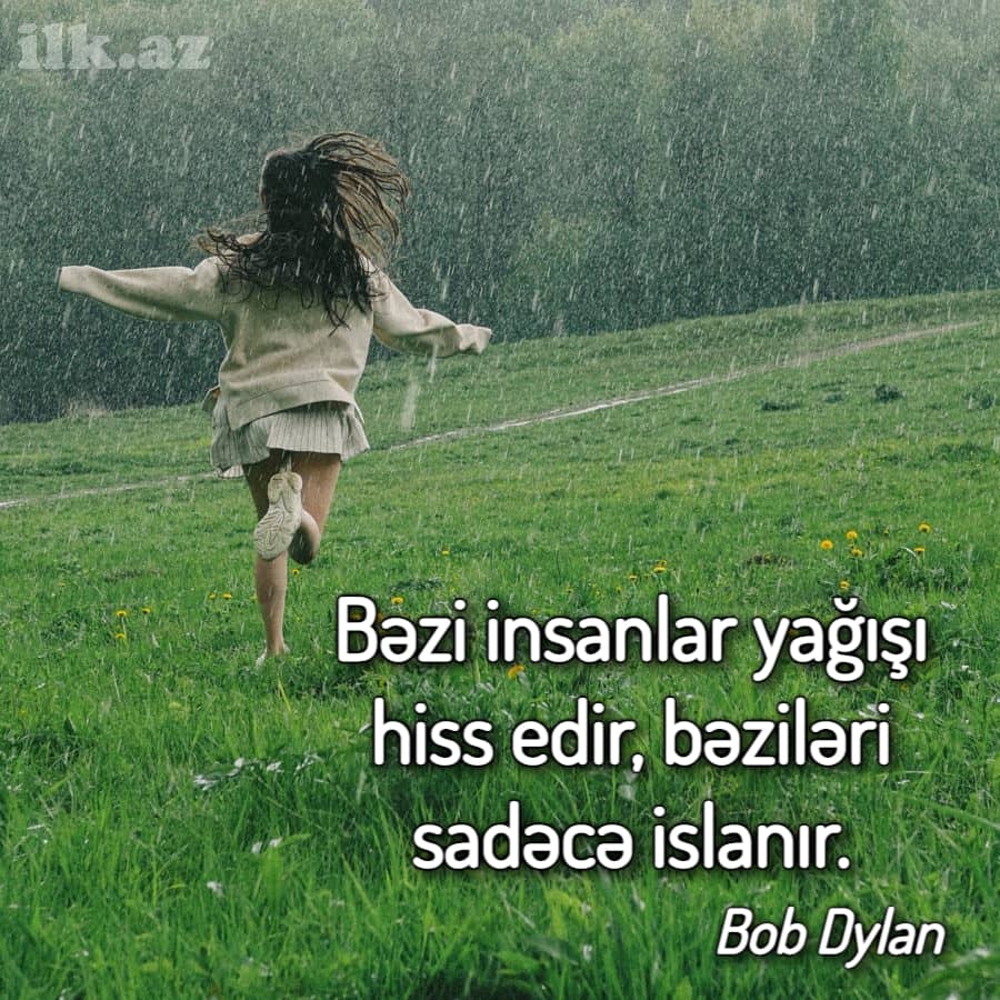 yağışda qaçan qadın