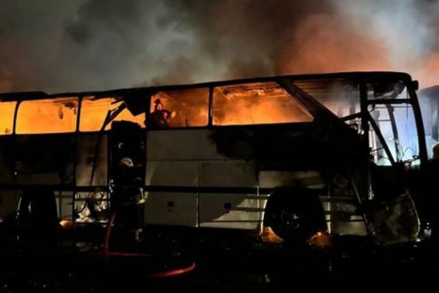 Hindistanda avtobusun yanması nəticəsində doqquz nəfər ölüb